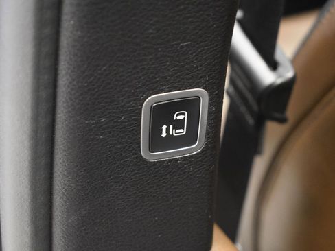 Used 2017 Chrysler Pacifica Limited image 28