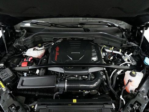 Used 2023 Alfa Romeo Stelvio Veloce image 3