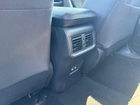Used 2021 Toyota RAV4 XLE AWD/4WD image 18