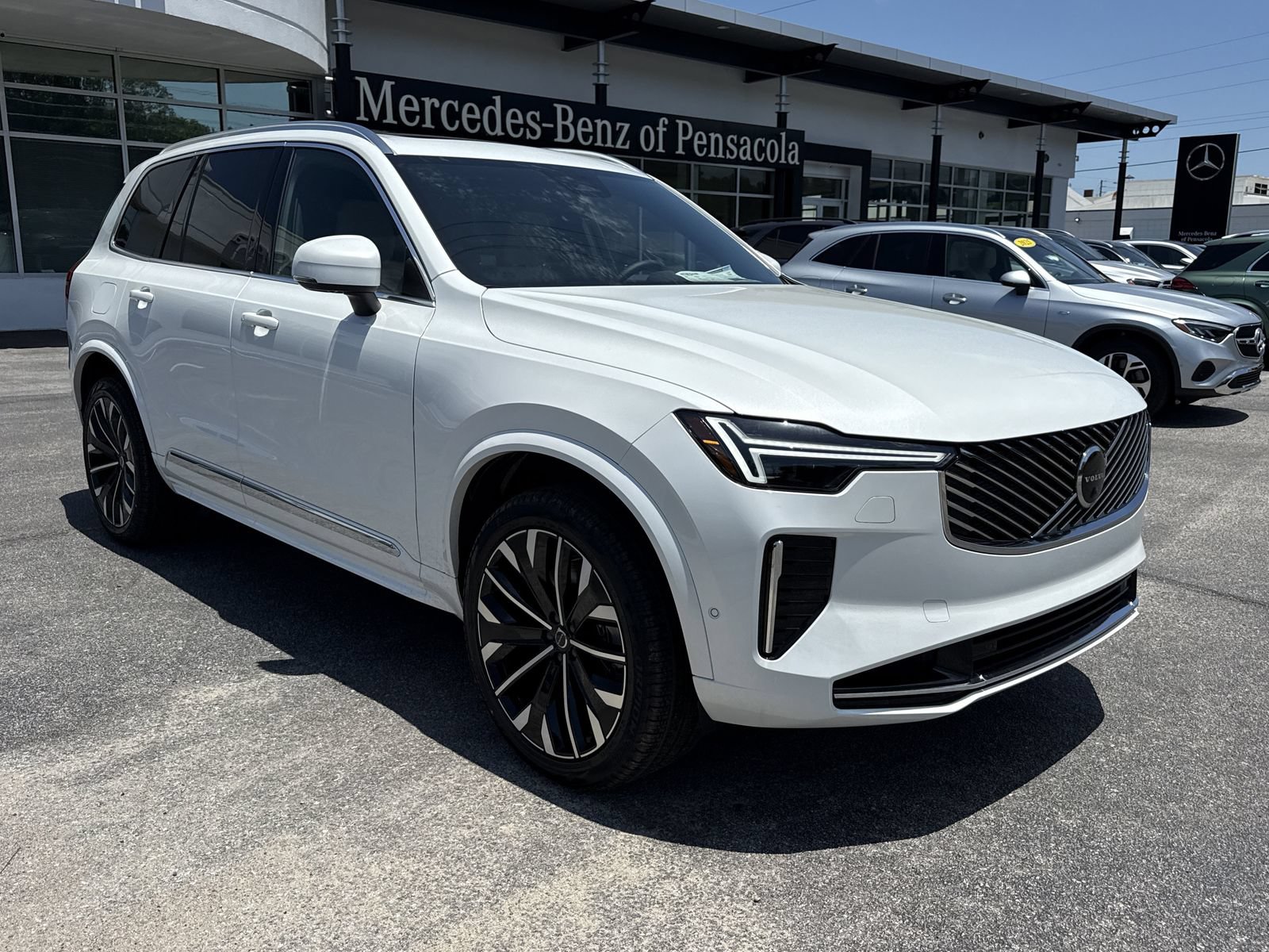 New 2026 Volvo XC90 T8 Plus w/ Protection Package Premier AWD/4WD image 7