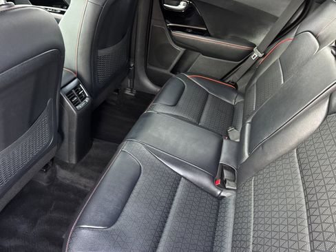 Used 2020 Kia Niro Touring image 13