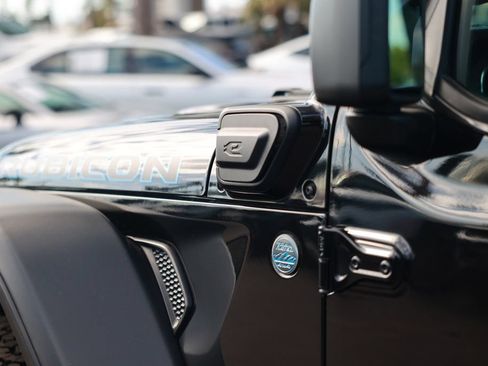 Used 2022 Jeep Wrangler Unlimited Rubicon 4xe w/ Cold Weather Group AWD/4WD image 15