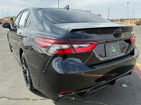 Used 2022 Toyota Camry SE image 4