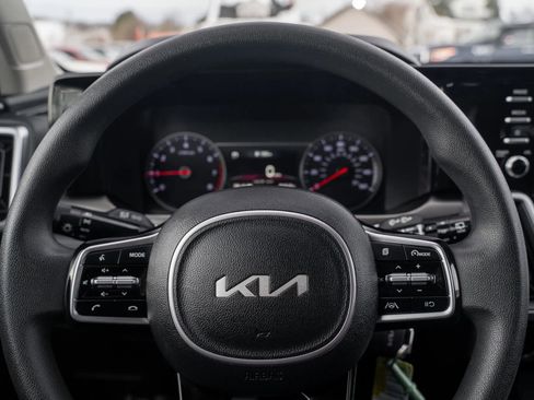 Used 2022 Kia Sorento LX image 16