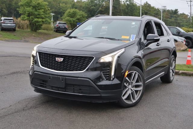 Used 2022 Cadillac XT4 Sport w/ Enhanced Visibility Package AWD/4WD image 2