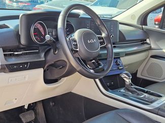Used 2023 Kia Carnival LX video 2