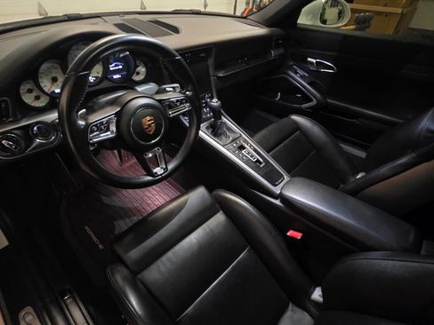 Used 2017 Porsche 911 Carrera 4S AWD/4WD image 2