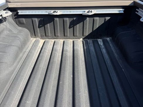 Used 2022 Nissan Frontier PRO-4X image 8