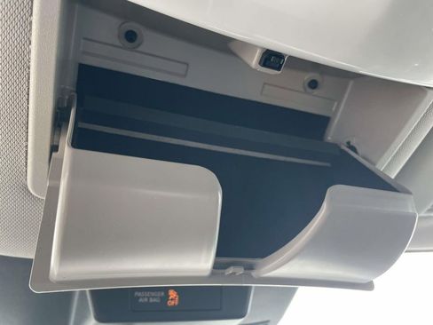 Used 2023 Nissan Rogue SV image 30