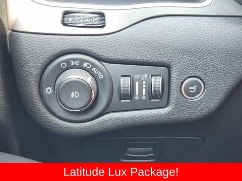 Used 2021 Jeep Cherokee Latitude Lux w/ Comfort/Convenience Group AWD/4WD image 31