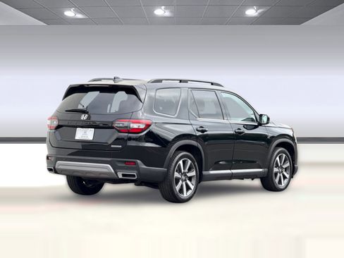 Certified 2024 Honda Pilot Touring image 9