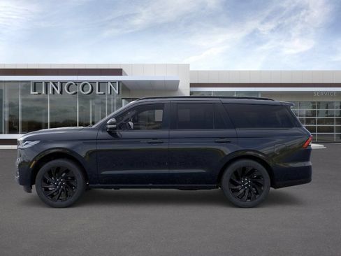New 2026 Lincoln Navigator Reserve w/ Jet Appearance Package AWD/4WD image 3
