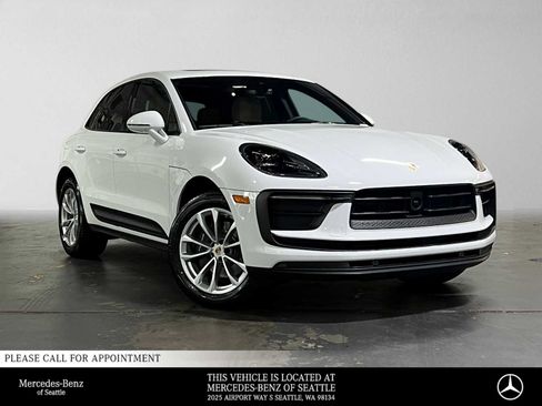 Used 2025 Porsche Macan AWD/4WD image 1