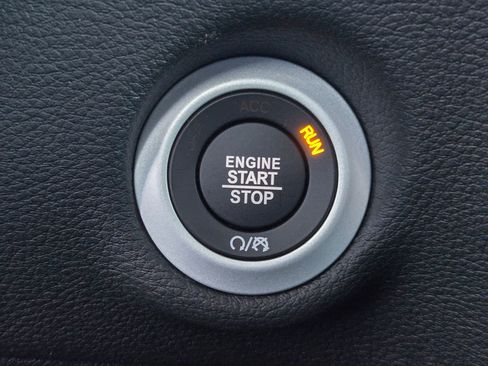 New 2026 Chrysler Pacifica Limited w/ Uconnect Theater Family Group image 13