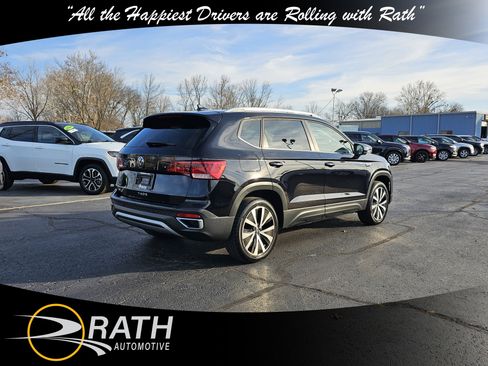 Used 2024 Volkswagen Taos SE image 6