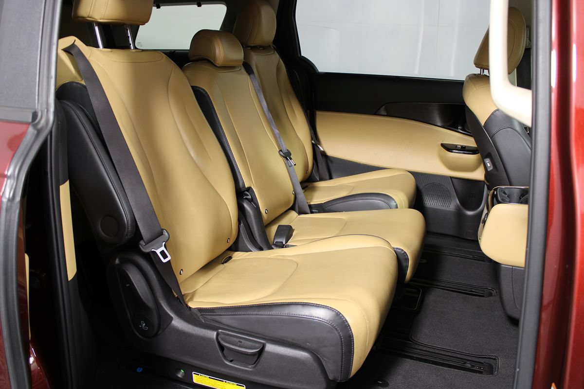 Used 2022 Kia Carnival EX FWD image 26