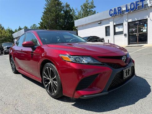 Used 2018 Toyota Camry SE FWD image 4