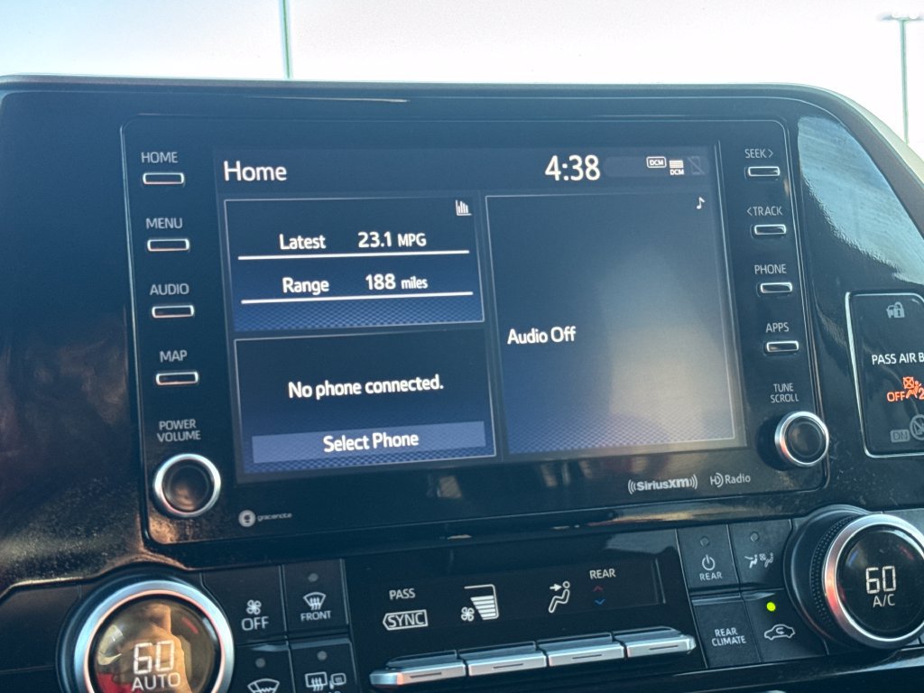 Used 2022 Toyota Highlander LE AWD/4WD image 24