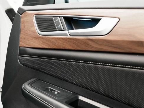 Used 2024 Volkswagen Atlas SE image 31