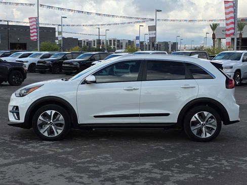Used 2022 Kia Niro EX image 6