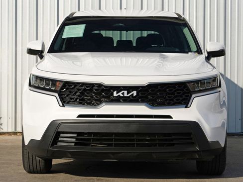 Used 2023 Kia Sorento LX image 6