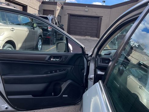 Used 2017 Subaru Legacy 2.5i Limited image 10