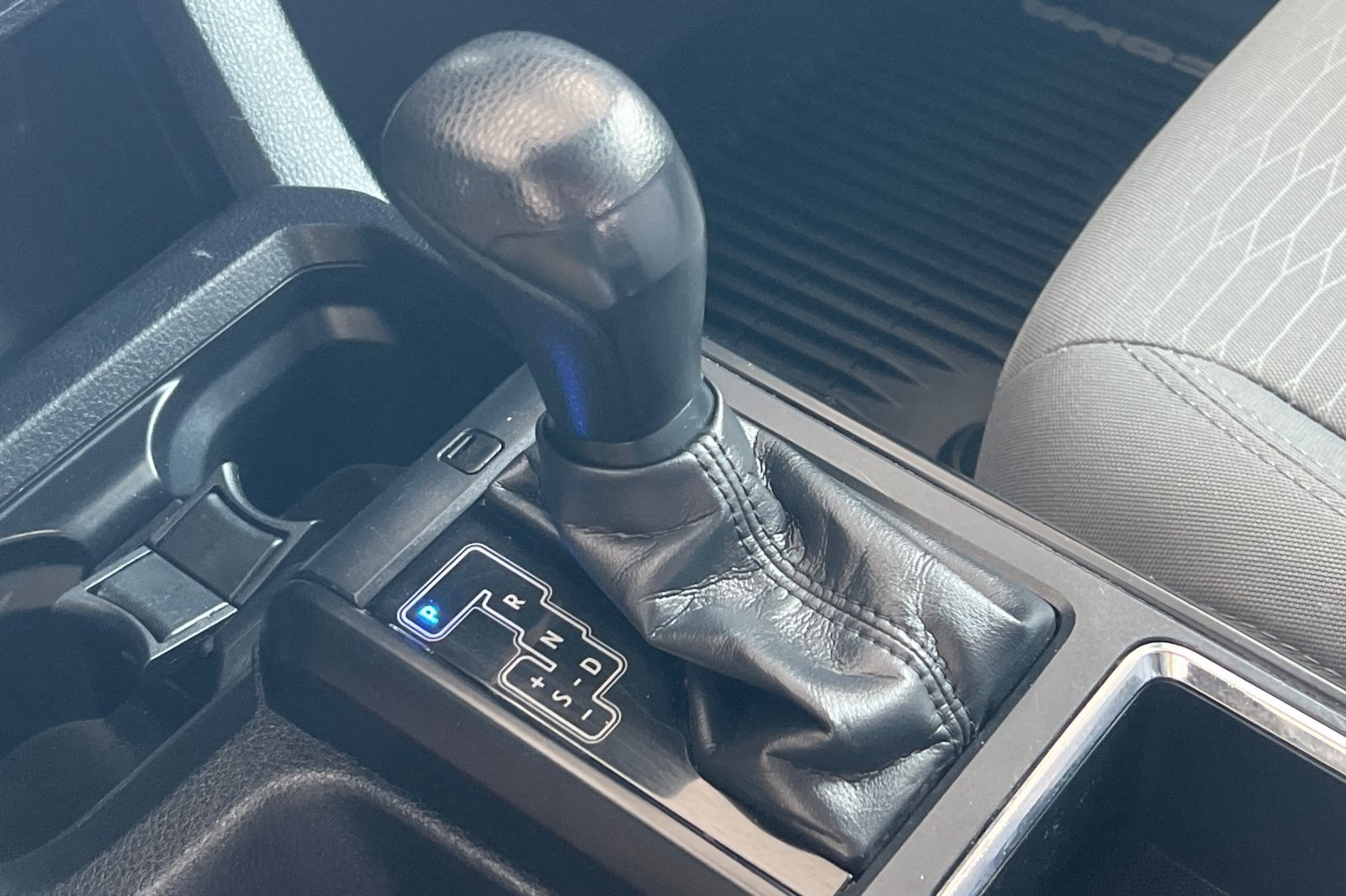 Used 2019 Toyota Tacoma SR w/ SR Convenience Package AWD/4WD image 17
