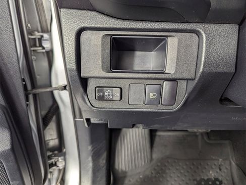 Used 2018 Toyota Tacoma SR image 19