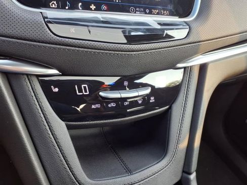 New 2025 Cadillac XT6 Luxury image 33