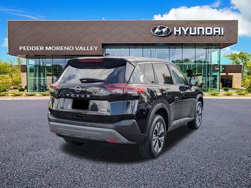 Used 2023 Nissan Rogue SV FWD image 3