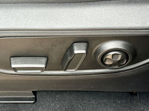 Used 2024 Jeep Grand Cherokee L Limited w/ Luxury Tech Group II image 22