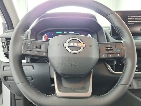 Used 2025 Nissan Rogue SL AWD/4WD image 22