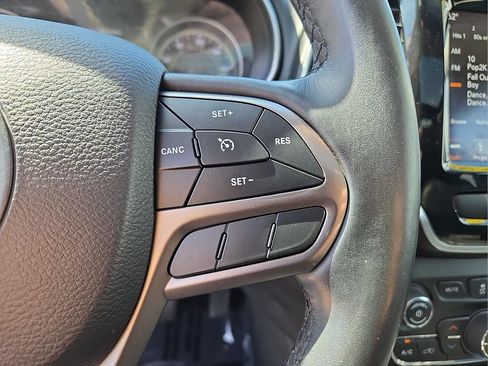 Used 2019 Jeep Cherokee Limited AWD/4WD image 23