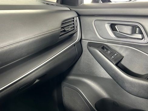 Used 2024 Nissan Rogue S AWD/4WD image 30