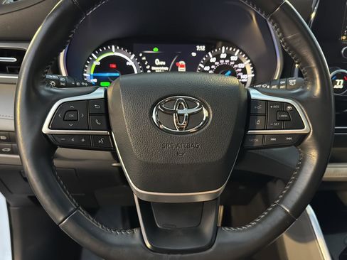 Certified 2022 Toyota Highlander XLE image 17