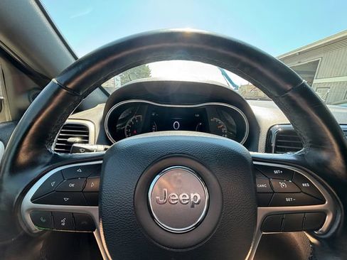 Used 2019 Jeep Grand Cherokee Altitude AWD/4WD image 20