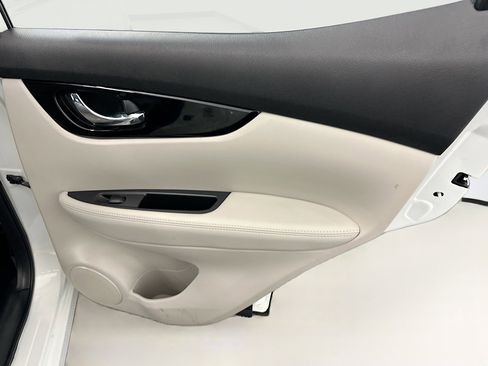 Used 2021 Nissan Rogue Sport SV w/ Technology Package image 30