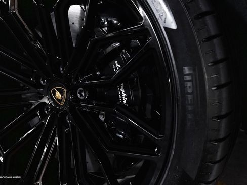 New 2025 Lamborghini Urus SE image 5