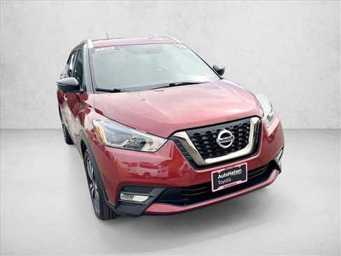 Used 2019 Nissan Kicks SR w/ SR Premium Package image 3
