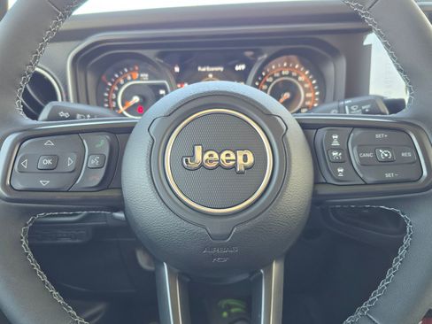 Used 2026 Jeep Gladiator Rubicon AWD/4WD image 17