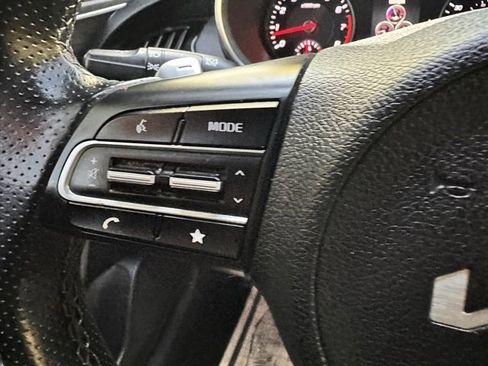 Used 2022 Kia Stinger GT1 image 30