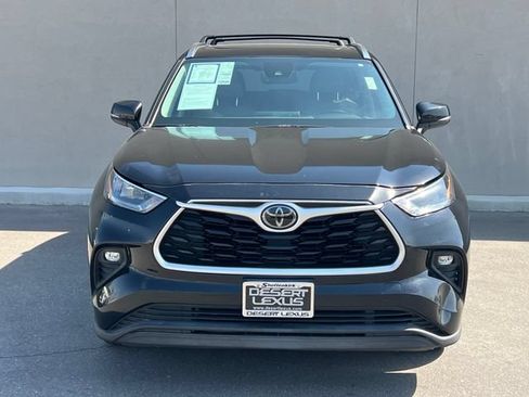 Used 2020 Toyota Highlander XLE FWD image 3