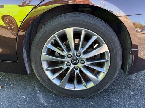 Used 2018 INFINITI Q50 Luxe w/ Essential Package (3.0T Luxe) image 7