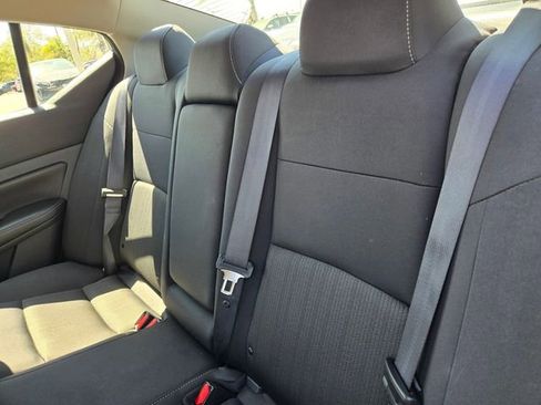 Used 2024 Nissan Altima 2.5 SV image 11