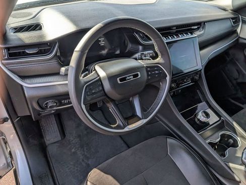 Used 2024 Jeep Grand Cherokee L Altitude image 19