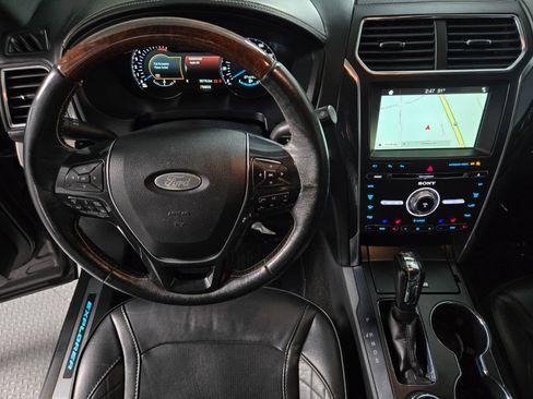 Used 2018 Ford Explorer Platinum AWD/4WD image 12