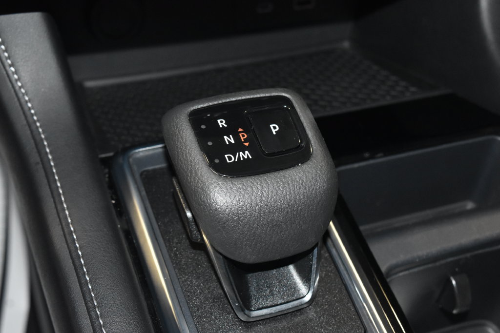 Used 2025 Nissan Pathfinder SV AWD/4WD image 14