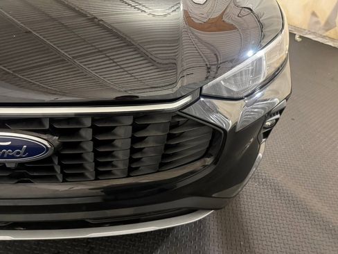 Used 2024 Ford Escape Platinum w/ Premium Technology Package image 5