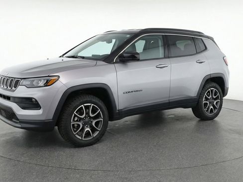 Used 2025 Jeep Compass Trailhawk AWD/4WD image 3