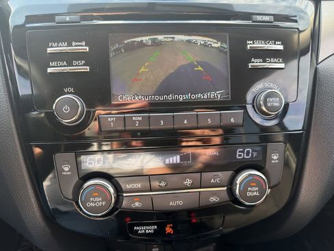 Used 2016 Nissan Rogue SV AWD/4WD image 25